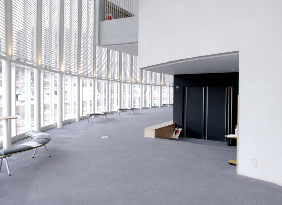 新見文化交流館（まなび広場にいみ）｜ホワイエ