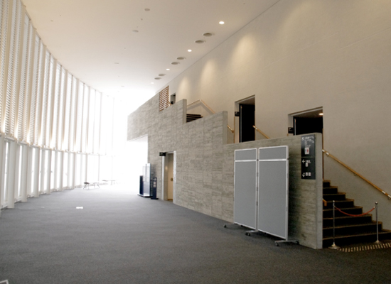 新見文化交流館（まなび広場にいみ）｜ホワイエ